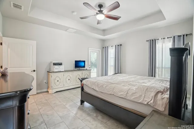 $730,000 | 346 Broken Arrow, Floresville, TX 78114