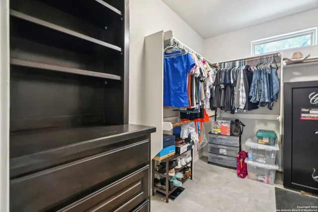 $730,000 | 346 Broken Arrow, Floresville, TX 78114