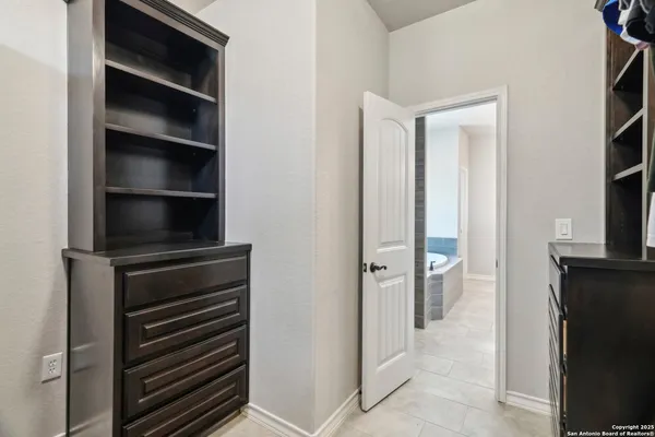 $715,000 | 346 Broken Arrow, Floresville, TX 78114