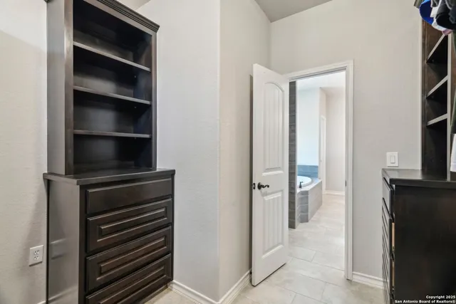 $730,000 | 346 Broken Arrow, Floresville, TX 78114