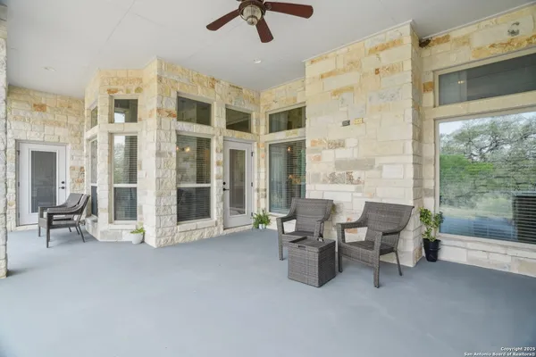 $715,000 | 346 Broken Arrow, Floresville, TX 78114