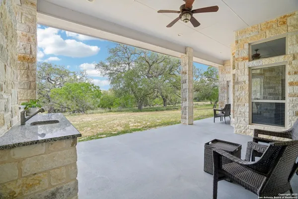 $715,000 | 346 Broken Arrow, Floresville, TX 78114