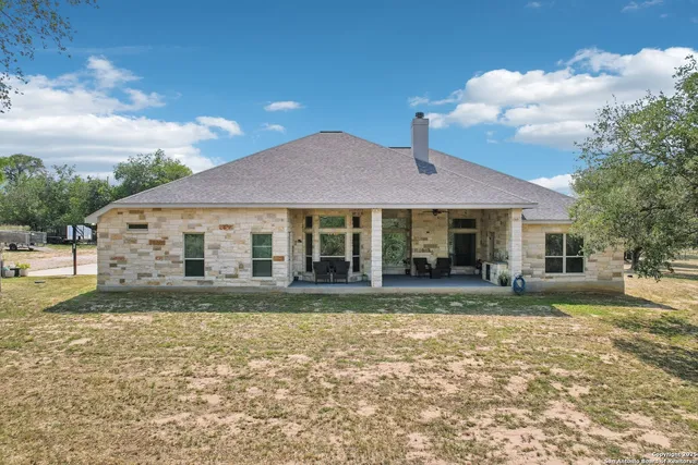 $715,000 | 346 Broken Arrow, Floresville, TX 78114