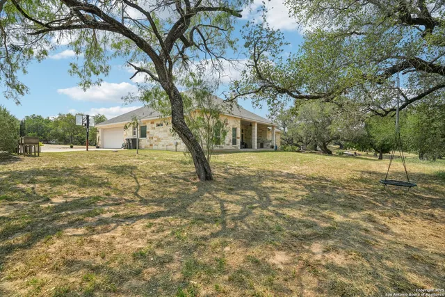 $730,000 | 346 Broken Arrow, Floresville, TX 78114