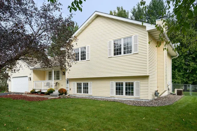 $375,000 | 520 Heights Road Northwest, St. Michael, MN 55376