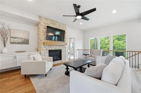 $600,000 | 8548 Valley Spring Drive, De Soto, KS 66018