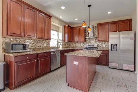 $614,900 | 4 Waterton Drive, Streamwood, IL 60107