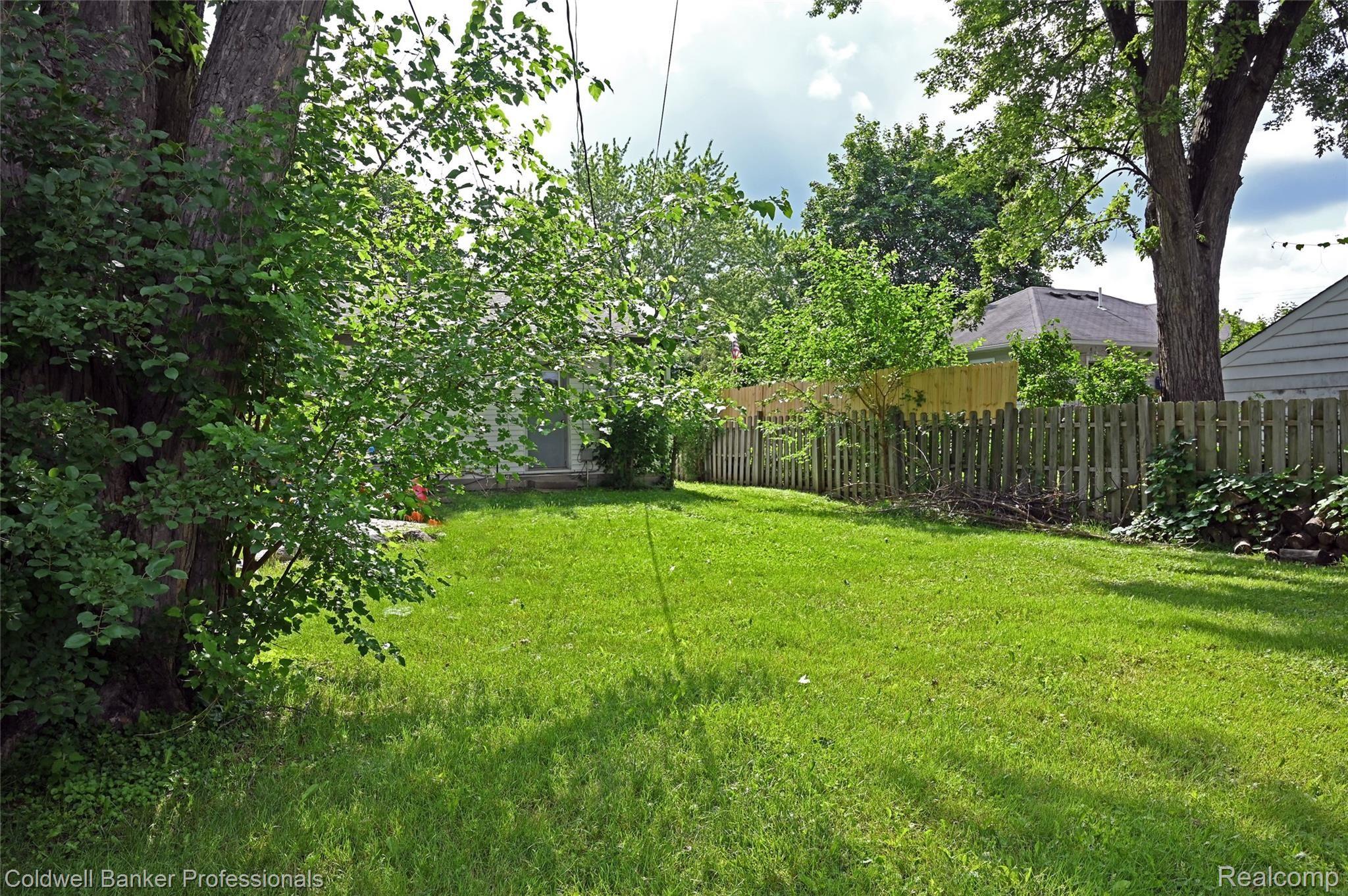 2950 Simpson Drive Rochester, MI 48309 - Photo 21 of 21 2950 Simpson Dr Rochester Hills KG3_5702.jpg