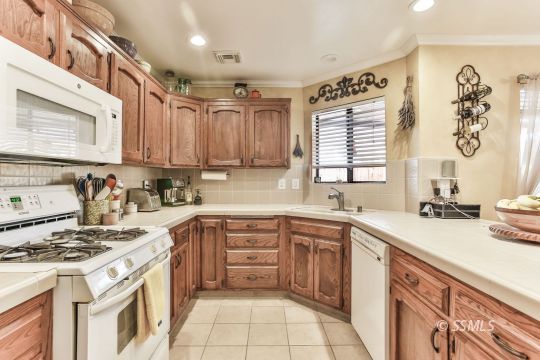 1121 West Lucille Court Ridgecrest, CA 93555 - Photo 10 of 36 Gallery Image 10
