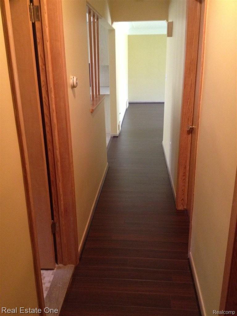2650 Chicago Road Warren, MI 48092 - Photo 3 of 7 hallway