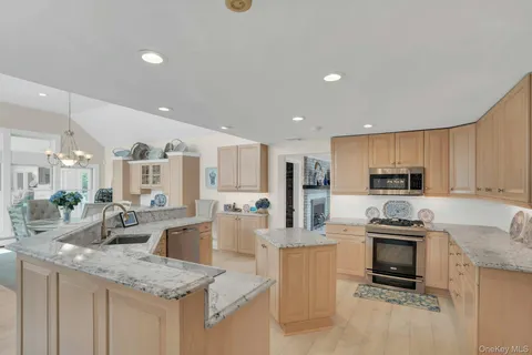 $1,900,000 | 35 Longwood Drive, South Huntington, NY 11746