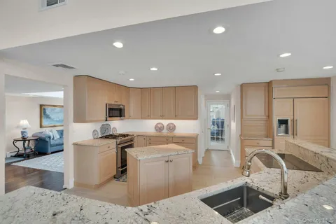 $1,900,000 | 35 Longwood Drive, South Huntington, NY 11746