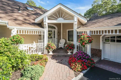 $1,900,000 | 35 Longwood Drive, South Huntington, NY 11746
