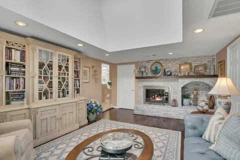 $1,900,000 | 35 Longwood Drive, South Huntington, NY 11746