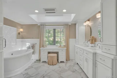 $1,900,000 | 35 Longwood Drive, South Huntington, NY 11746