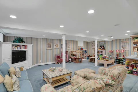 $1,900,000 | 35 Longwood Drive, South Huntington, NY 11746