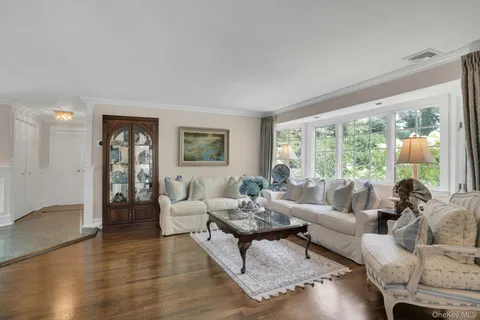 $1,900,000 | 35 Longwood Drive, South Huntington, NY 11746