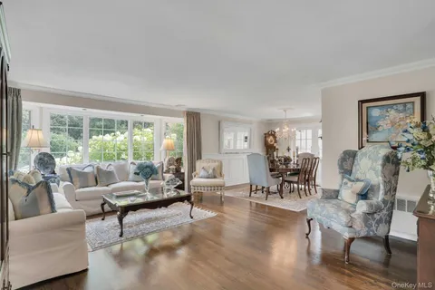 $1,900,000 | 35 Longwood Drive, South Huntington, NY 11746