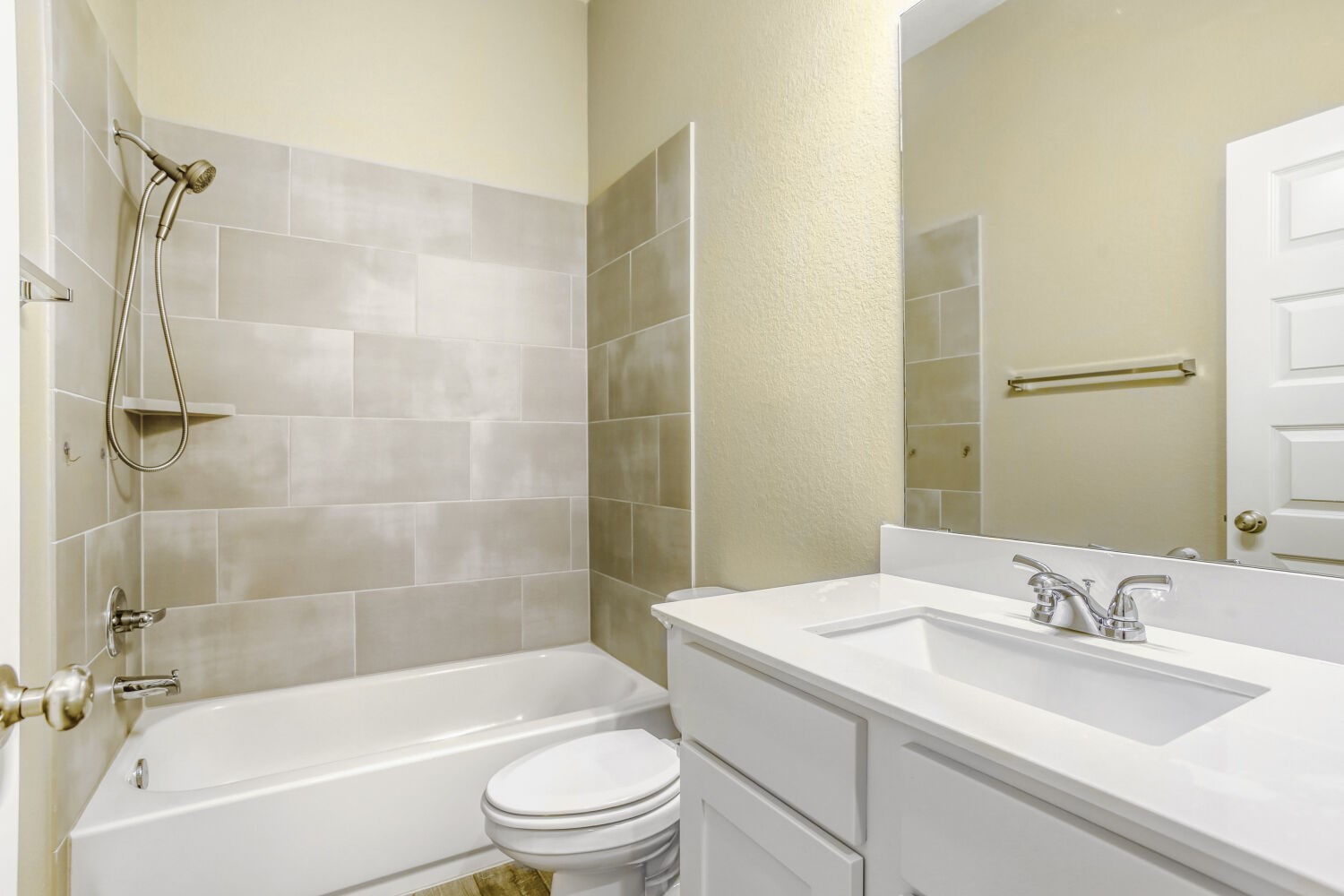 9219 Eckert Road Iowa Colony, TX 77583 - Photo 9 of 26 Ensuite bathroom in front secondary bedroom.