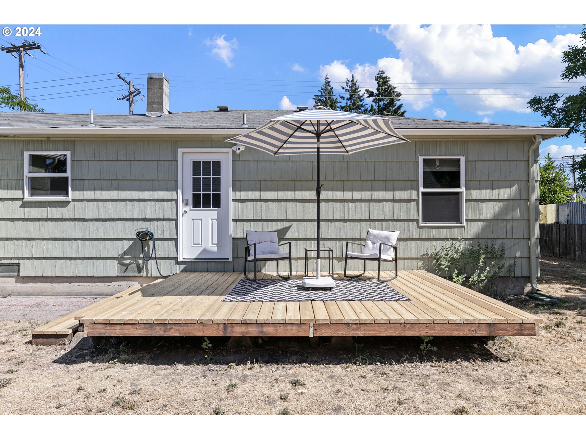613 Harlow Road Springfield, OR 97477 - Photo 27 of 32 a view of a terrace with furniture