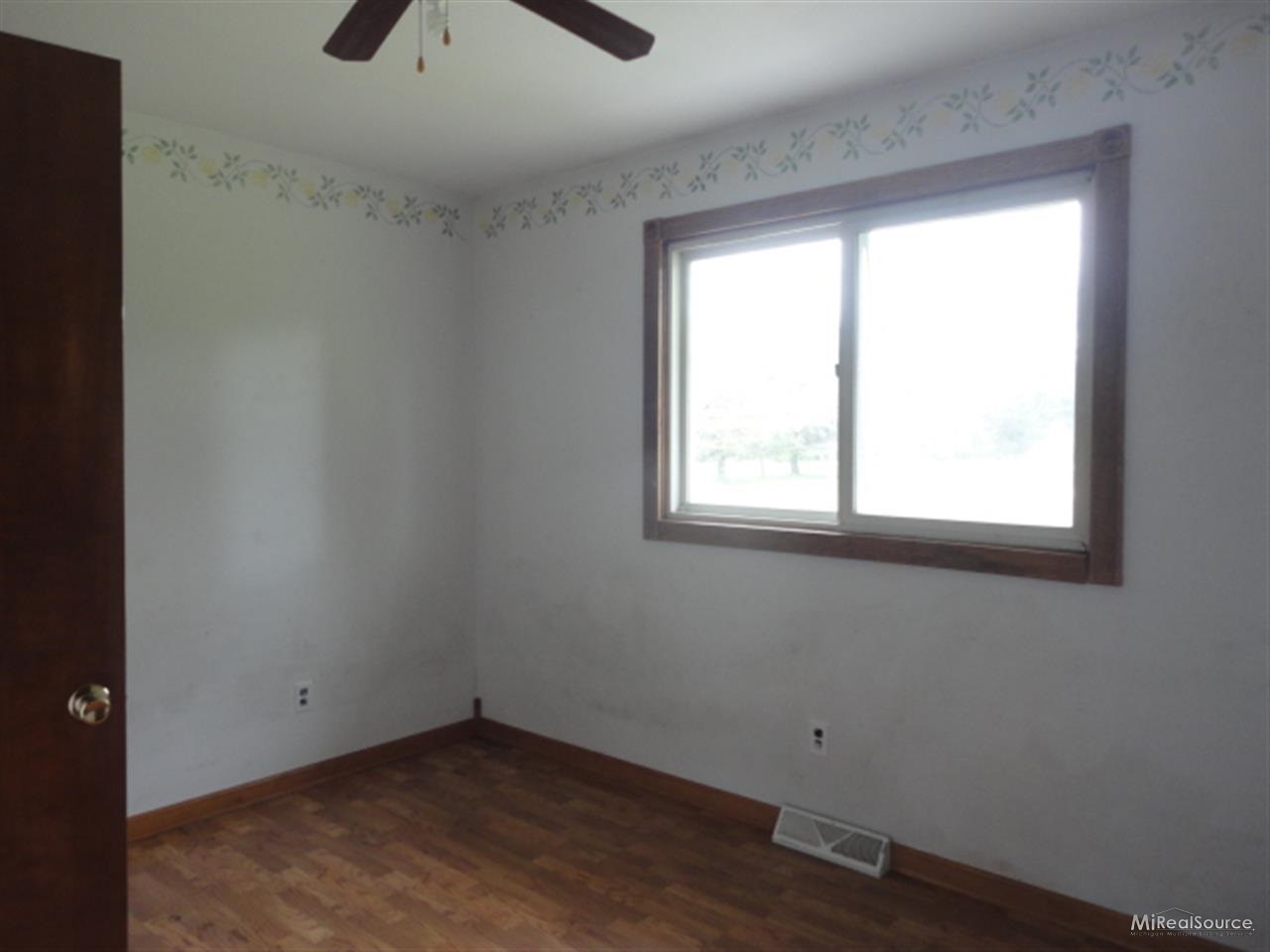 9880 Bryce Road Avoca, MI 48006 - Photo 16 of 20 31161319-15.JPG
