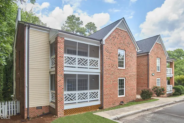 $285,000 | 1005 Kingswood Drive, Unit E, Chapel Hill, NC 27517