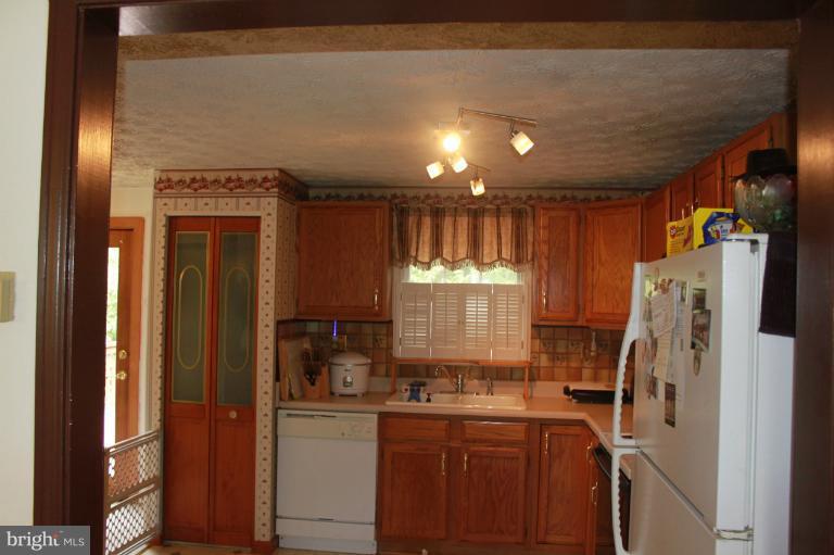 3513 Blue Coat Road Nottingham, MD 21236 - Photo 5 of 17 Kitchen