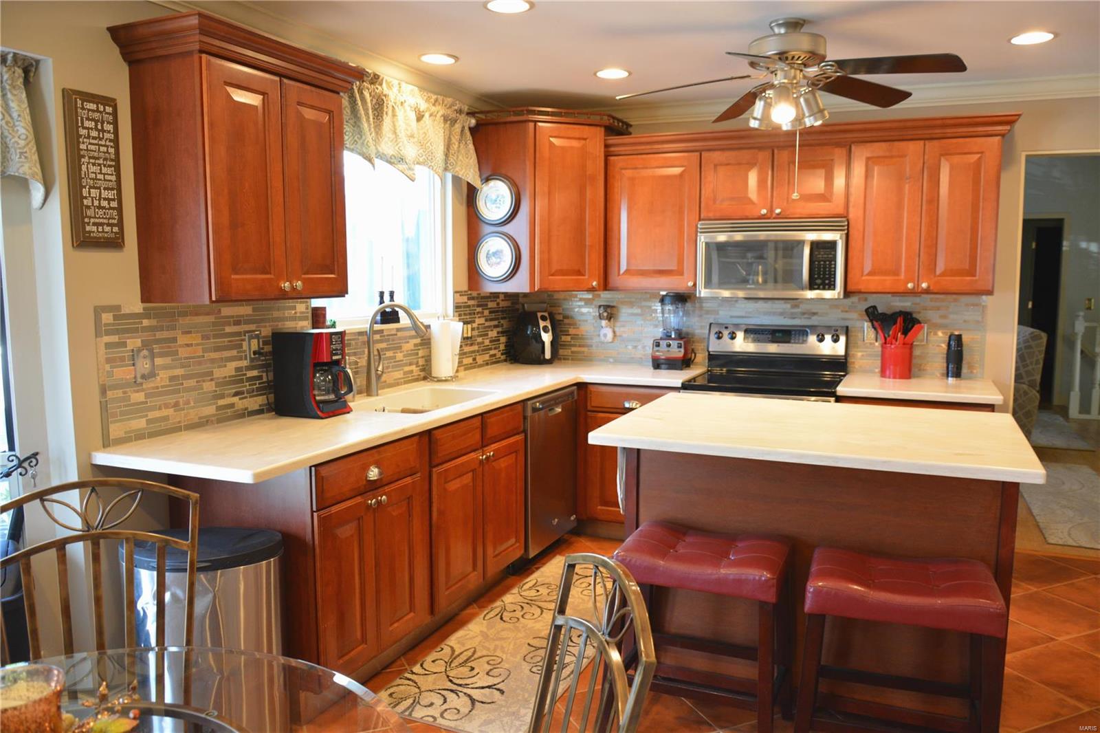 2540 England Town Road St. Louis, MO 63129 - Photo 3 of 53 Gallery Image 3