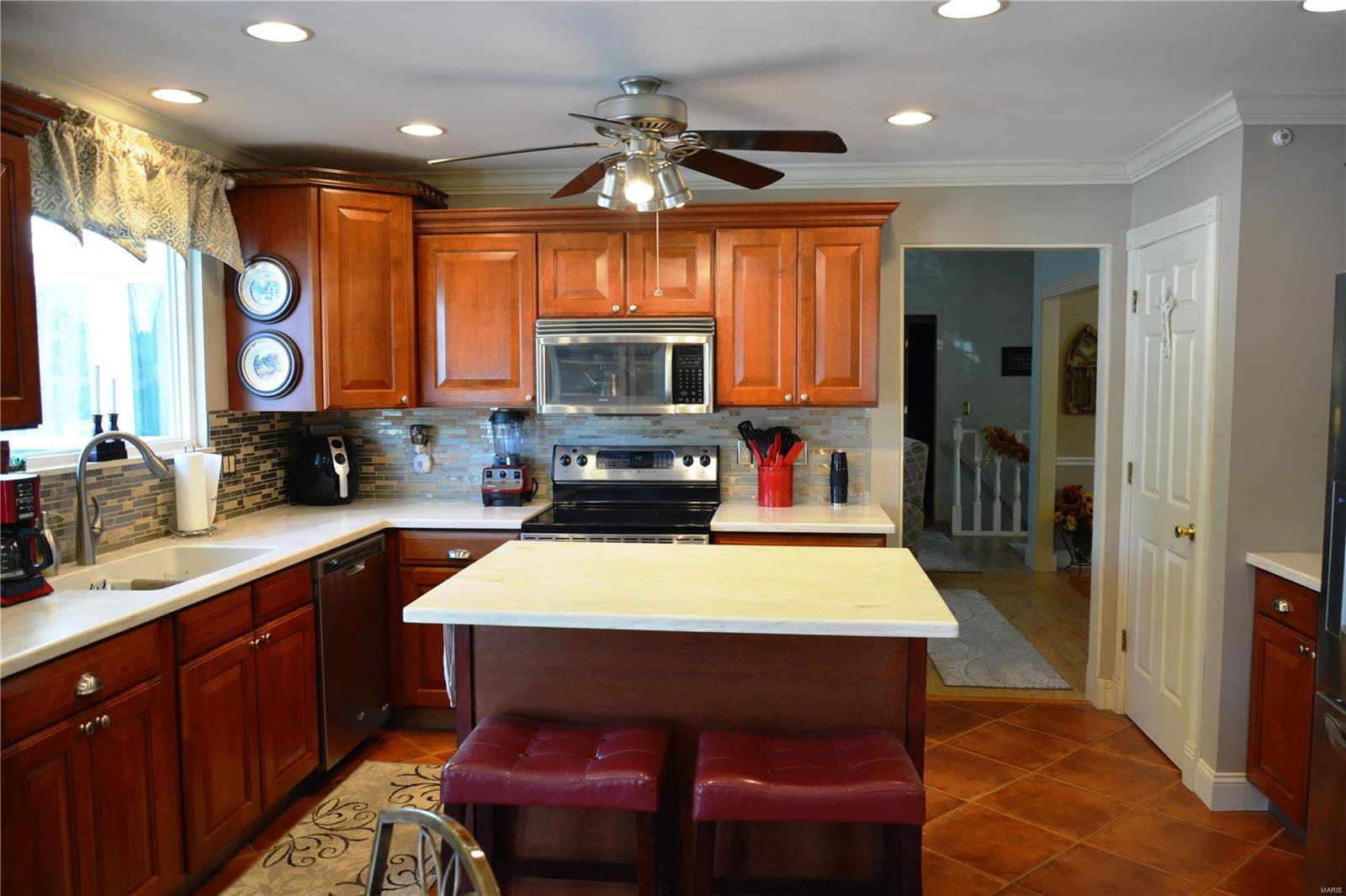 2540 England Town Road St. Louis, MO 63129 - Photo 4 of 53 Gallery Image 4