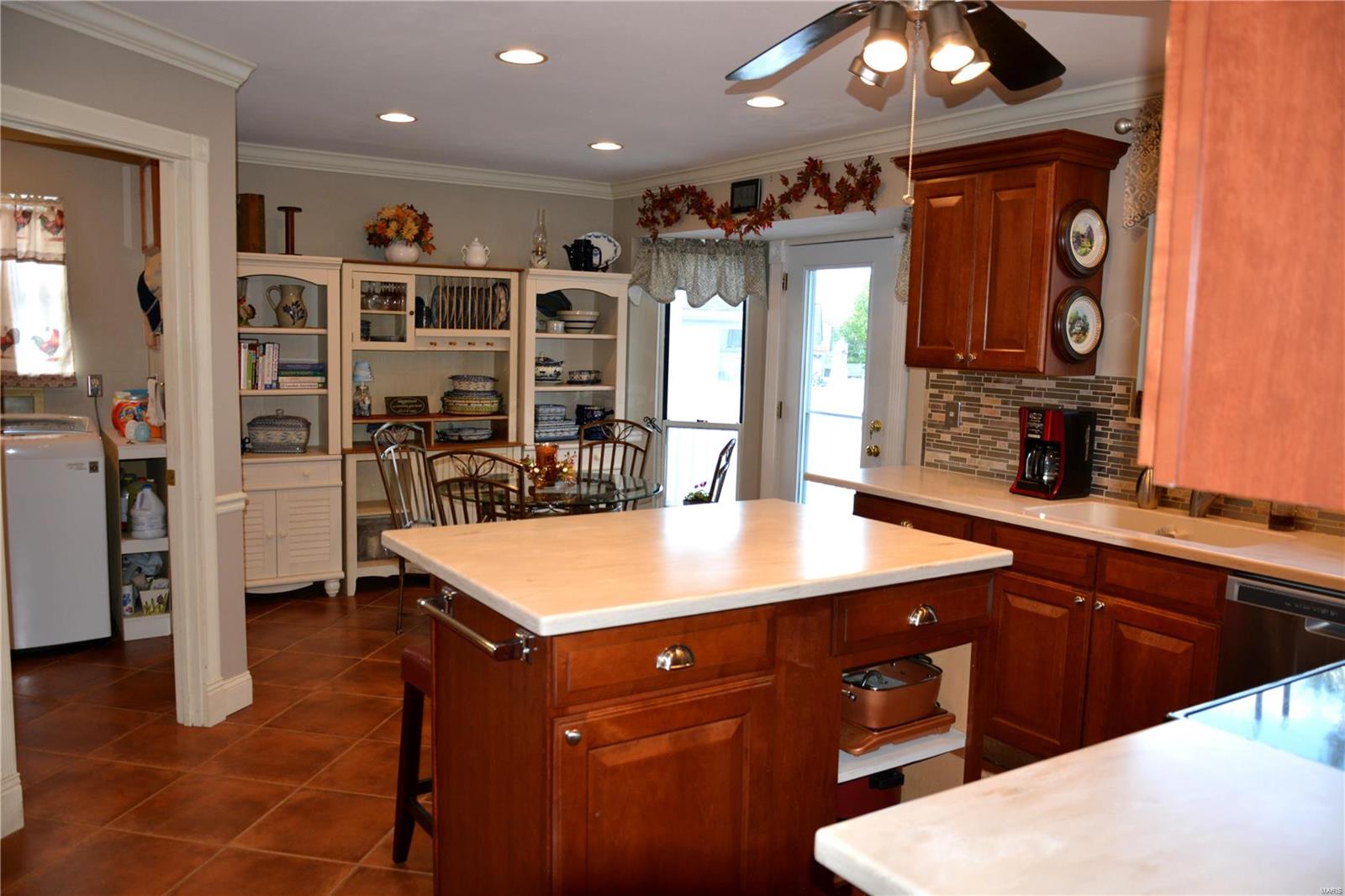 2540 England Town Road St. Louis, MO 63129 - Photo 6 of 53 Gallery Image 6