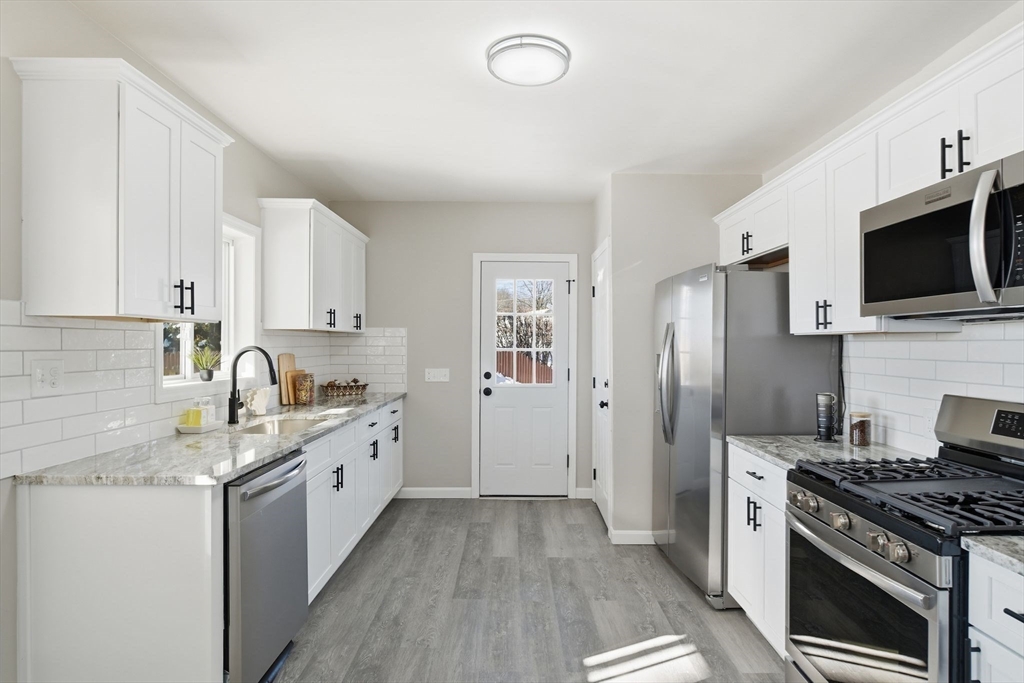 20-22 Gay Terrace West Springfield, MA 01089 - Photo 4 of 30