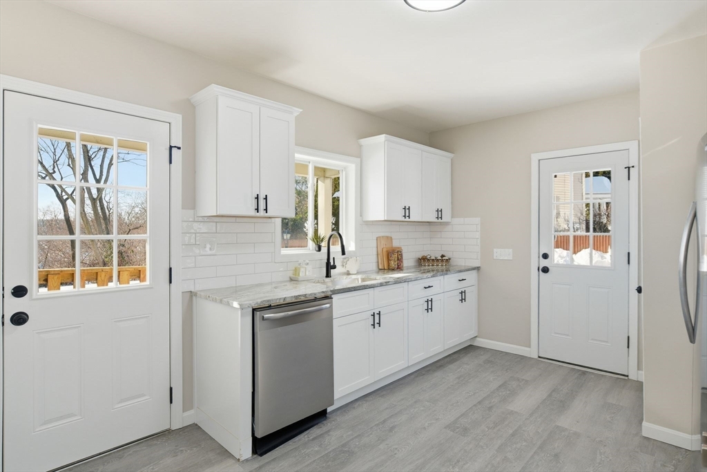 20-22 Gay Terrace West Springfield, MA 01089 - Photo 5 of 27