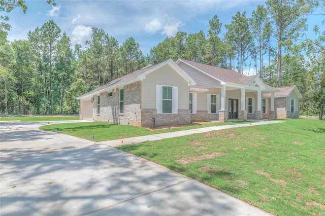 a view of a house with a backyard