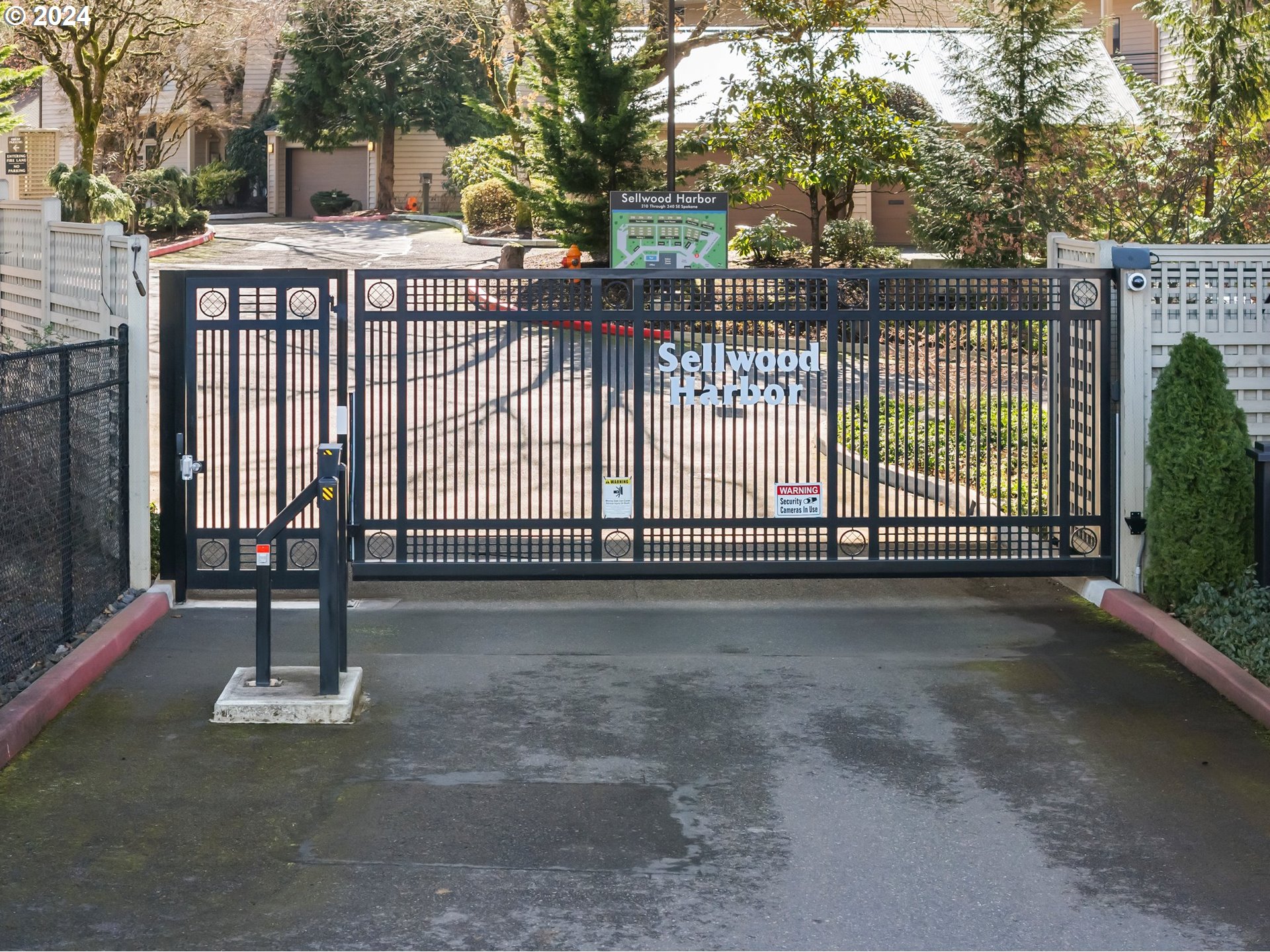 222 Southeast Spokane Street, Unit 3 Portland, OR 97202 - Photo 31 of 47 a view of a patio with a table and chairs