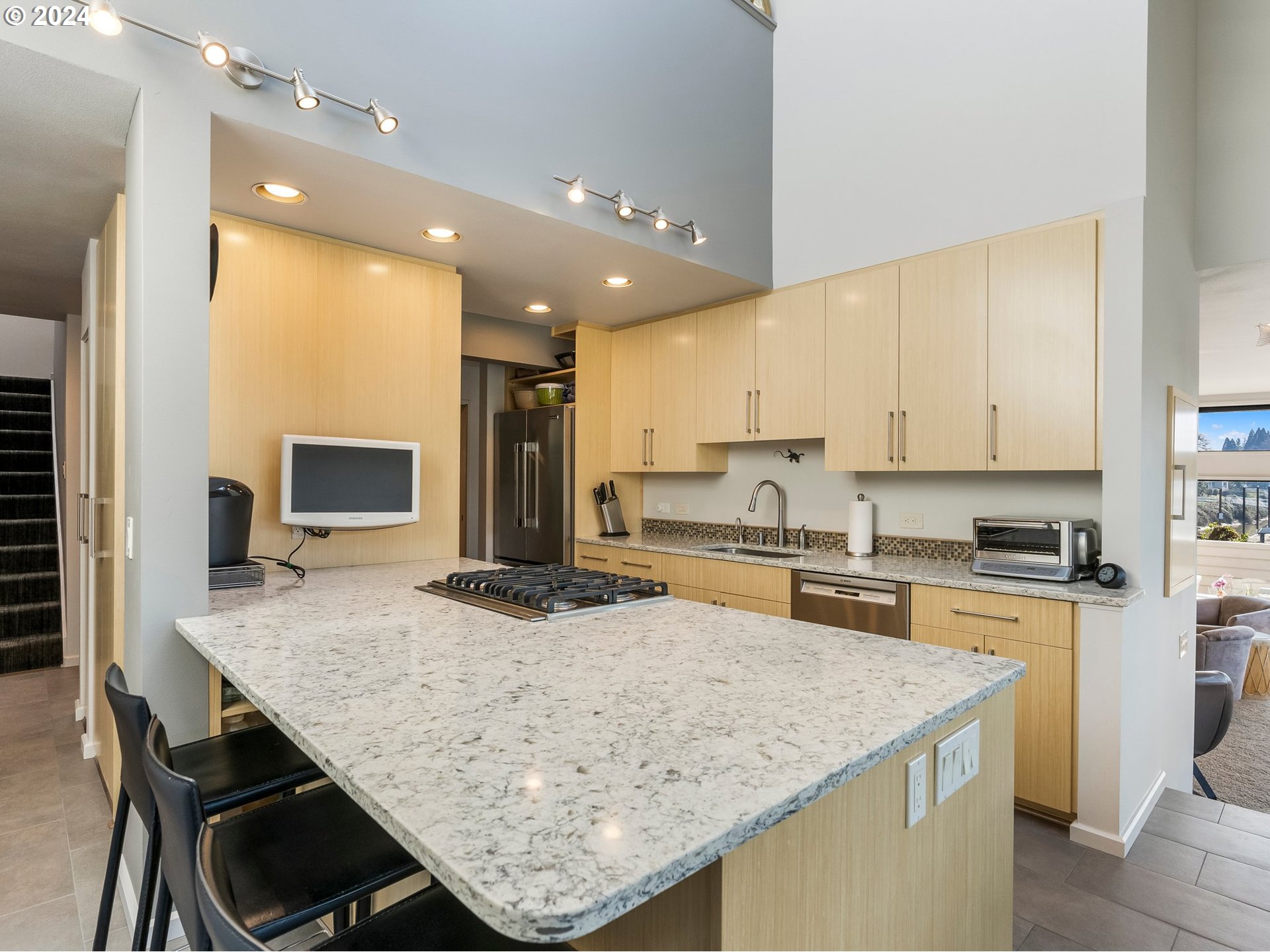222 Southeast Spokane Street, Unit 3 Portland, OR 97202 - Photo 7 of 47 a kitchen with a stove a refrigerator and a sink