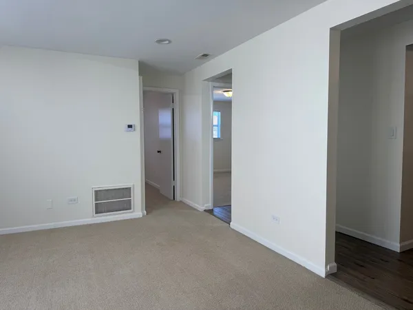 $1,450 | 11137 South Emerald Avenue, Unit 2R, Chicago, IL 60628