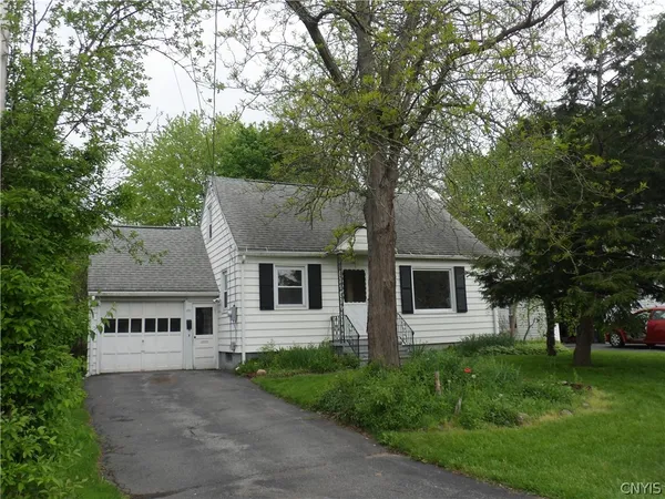 $199,900 | 101 Chestnut Hill Drive, Liverpool, NY 13088