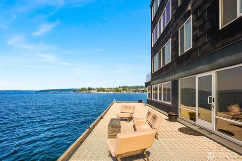 $624,998 | 733 Lake Street South, Unit 101, Kirkland, WA 98033