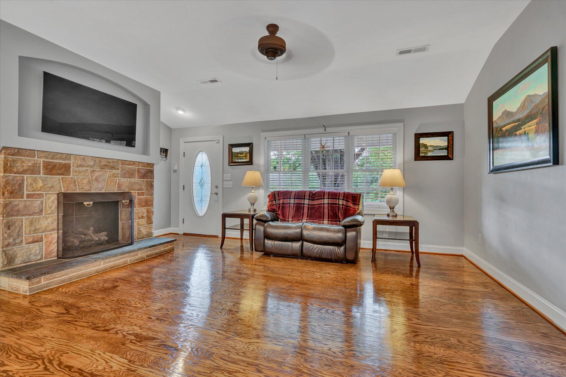 4232 Carr Rouse Road Roanoke, VA 24014 - Photo 11 of 47 08-DSC2258