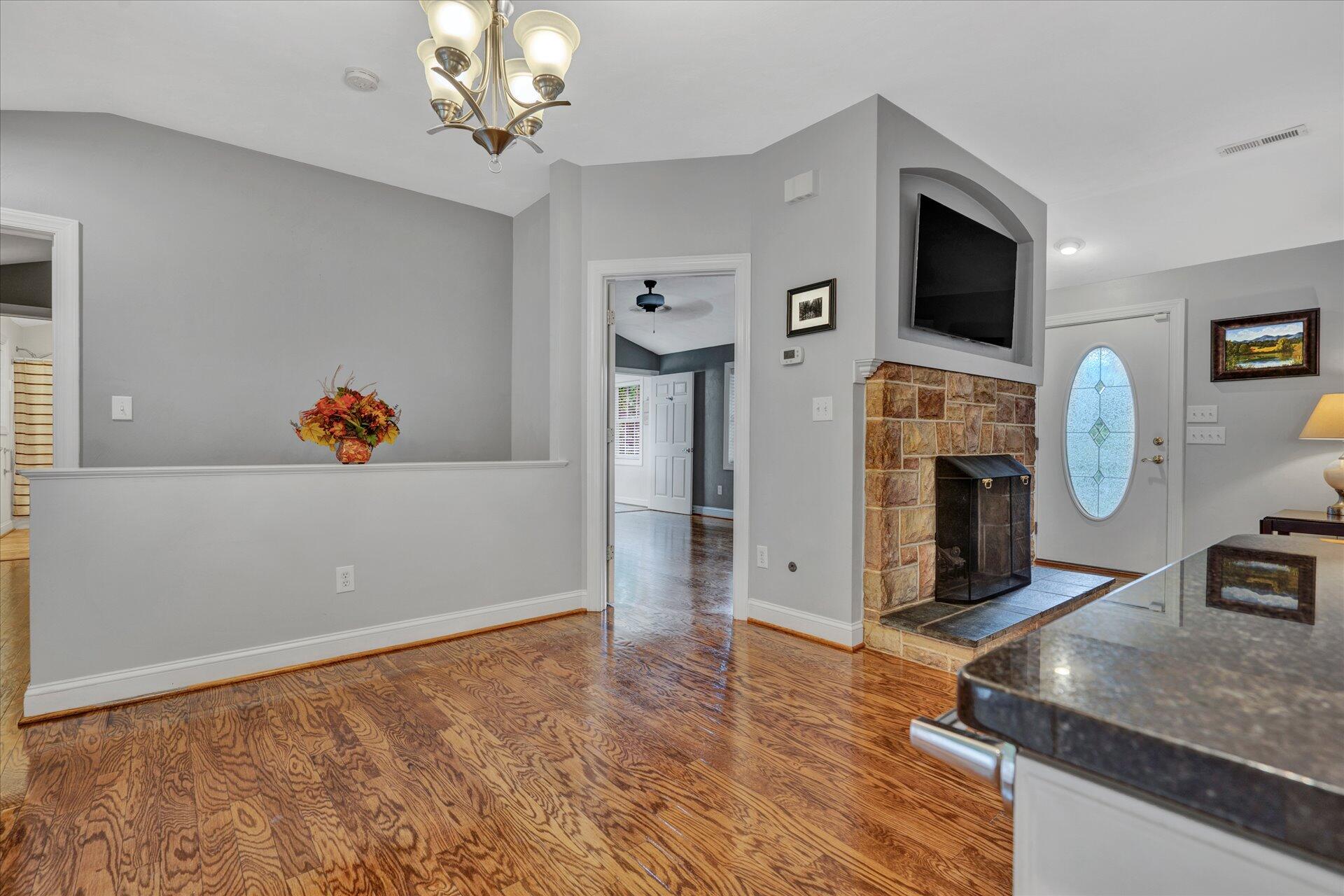 4232 Carr Rouse Road Roanoke, VA 24014 - Photo 12 of 47 09-DSC2261