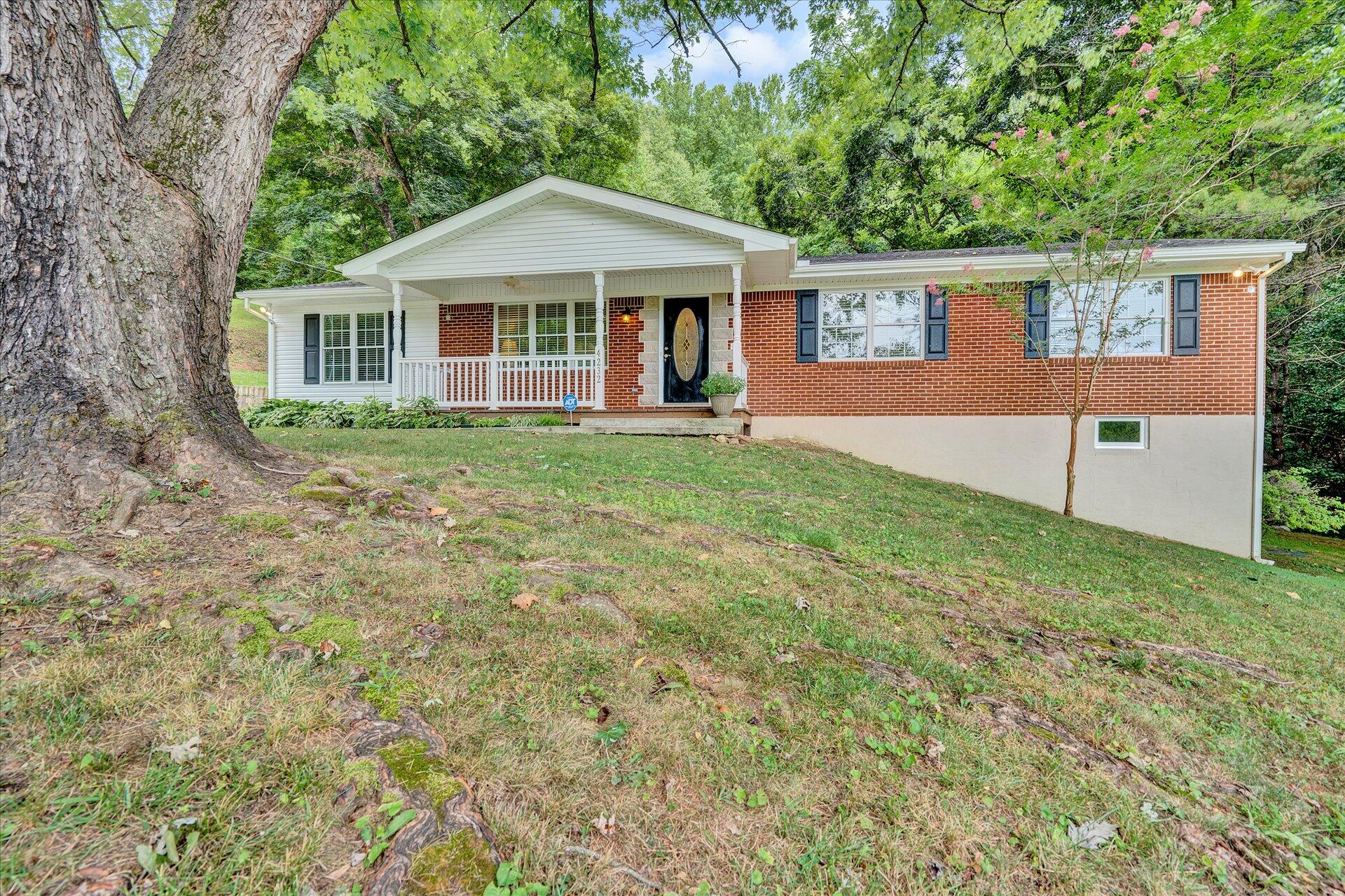 4232 Carr Rouse Road Roanoke, VA 24014 - Photo 3 of 47 02-DSC2243