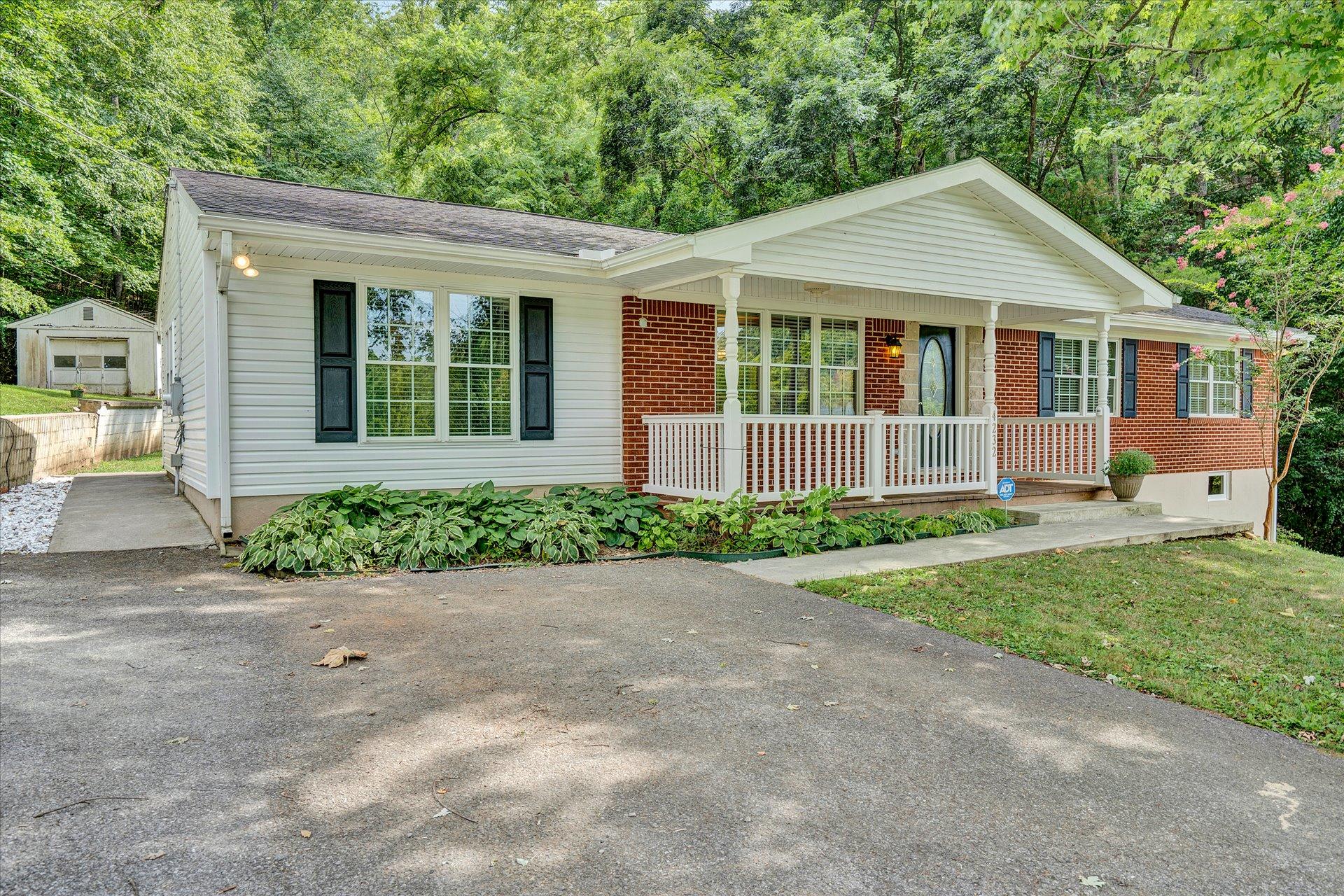 4232 Carr Rouse Road Roanoke, VA 24014 - Photo 4 of 47 03-DSC2237