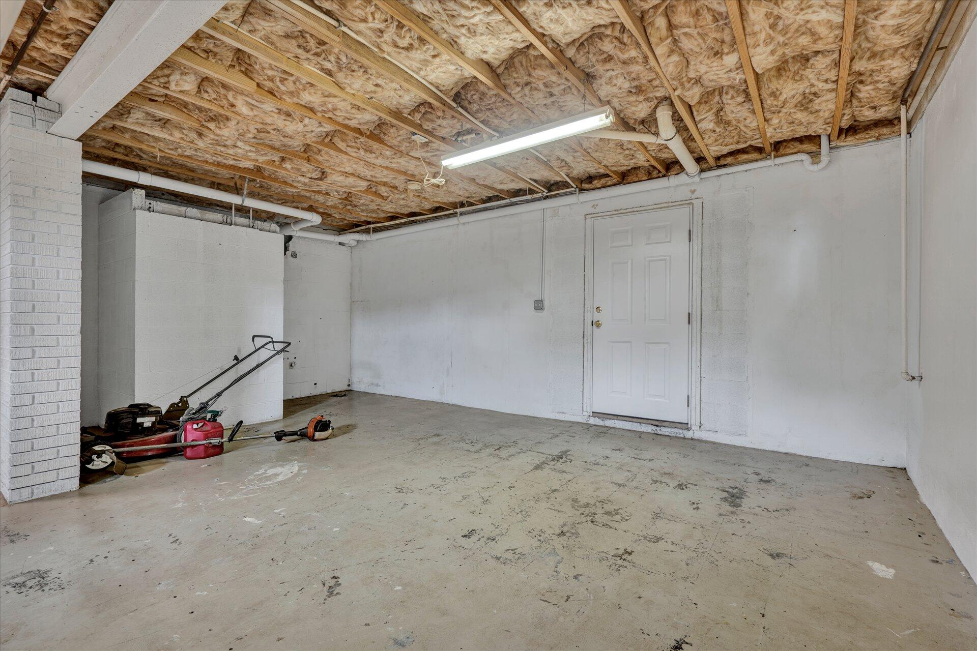 4232 Carr Rouse Road Roanoke, VA 24014 - Photo 35 of 47 32-DSC2336
