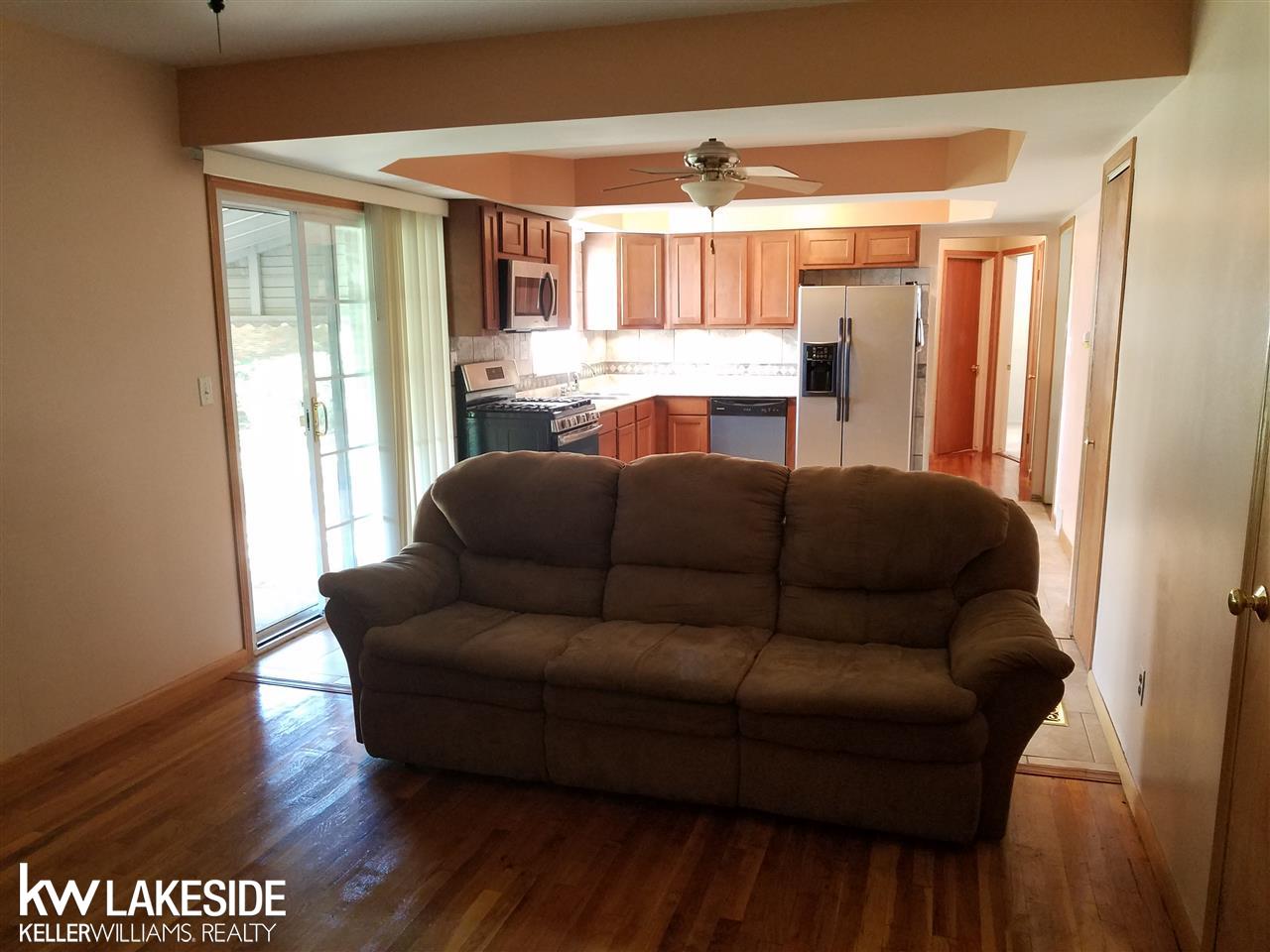 29351 Merrick Warren, MI 48092 - Photo 9 of 24 31333678-8.JPG