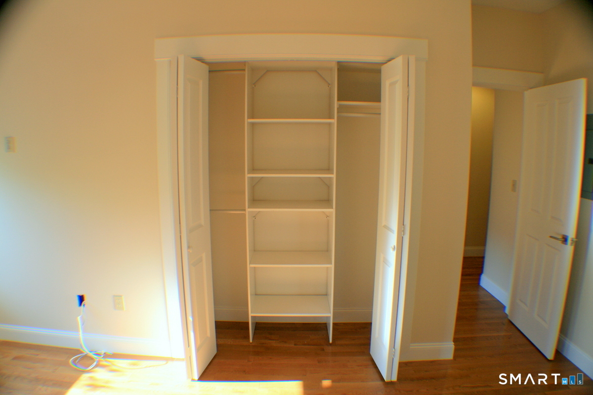67 Warren Street, Unit 2 New Haven, CT 06511 - Photo 4 of 9 a view of a bathroom
