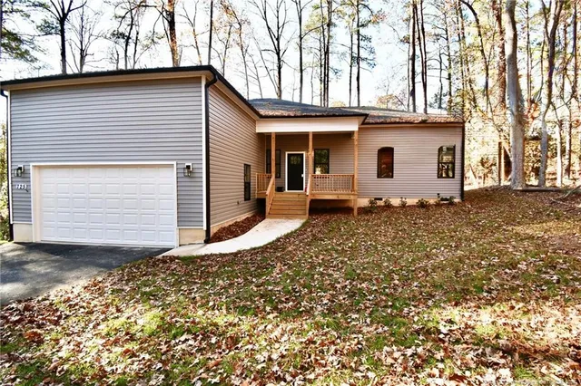 a front view of house with yard