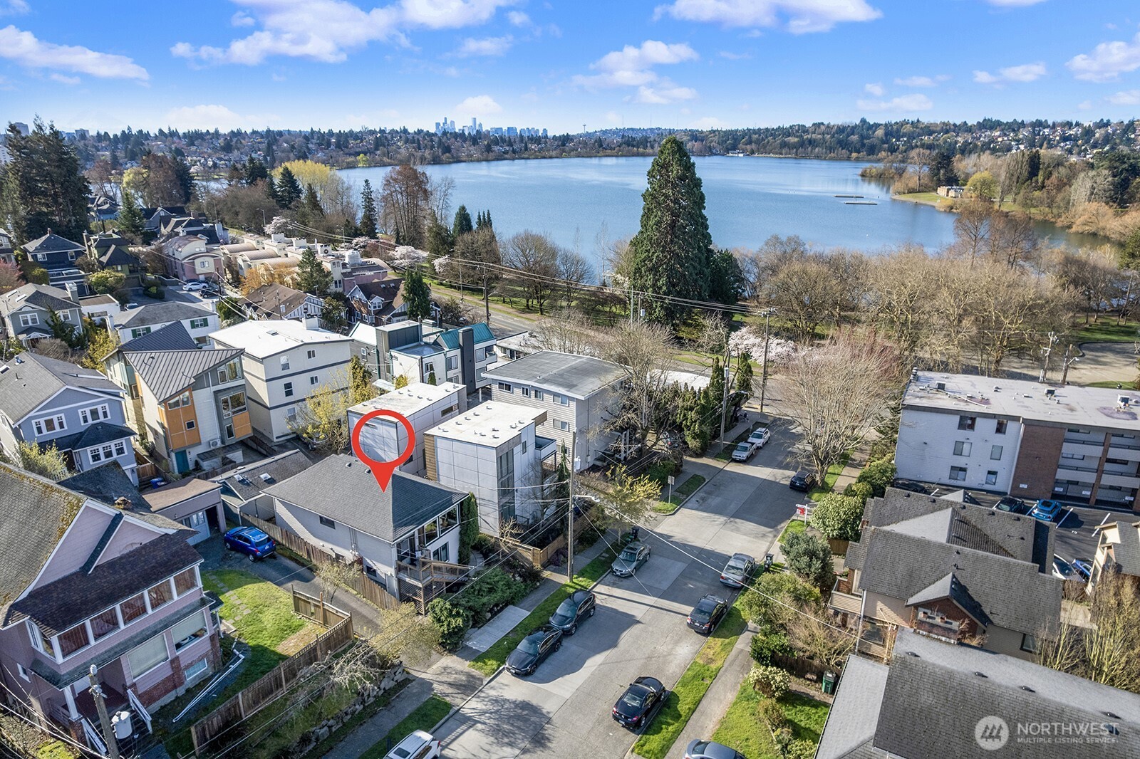 7818 Stroud Avenue North Seattle, WA 98103 - Photo 2 of 35