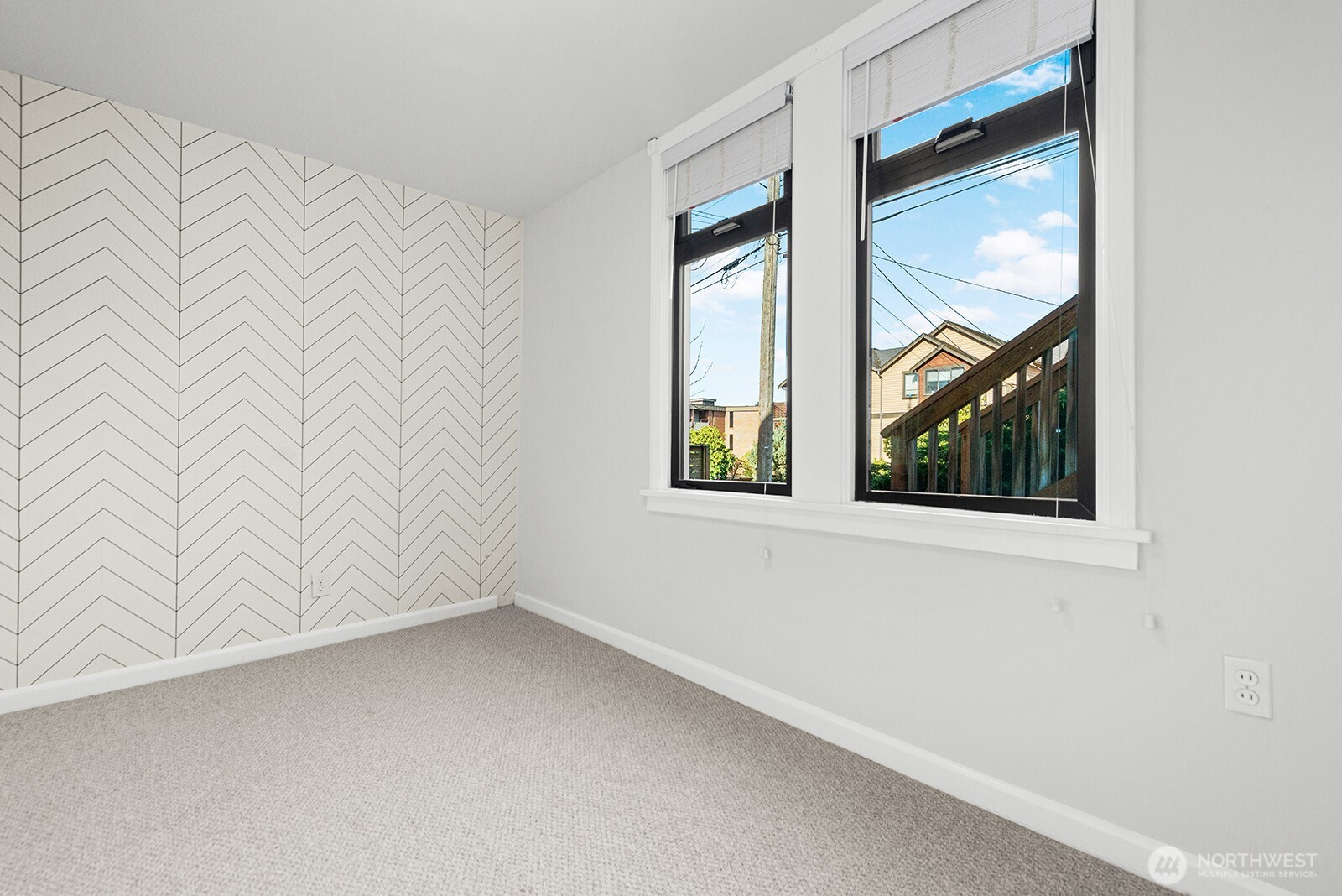 7818 Stroud Avenue North Seattle, WA 98103 - Photo 21 of 35