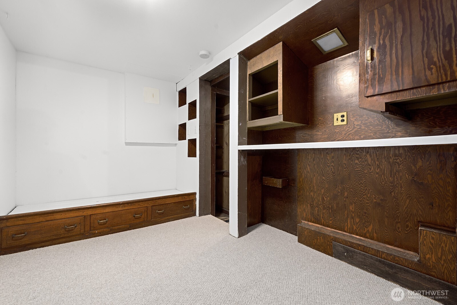 7818 Stroud Avenue North Seattle, WA 98103 - Photo 24 of 35