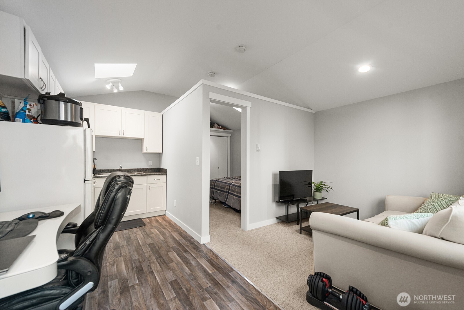 7818 Stroud Avenue North Seattle, WA 98103 - Photo 29 of 35